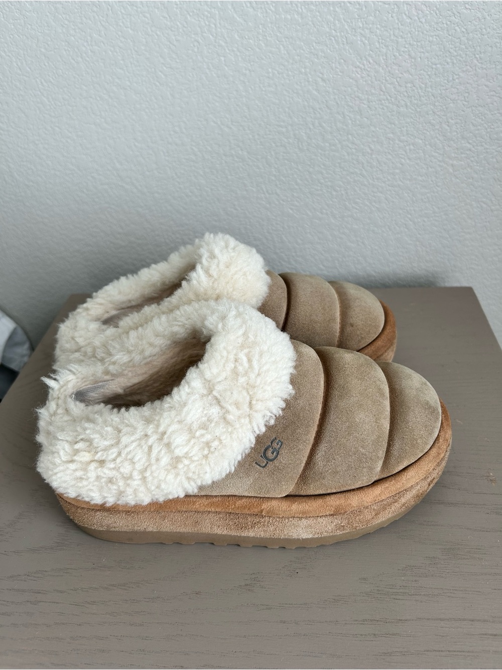UGG TAZZLITA CHESTNUT SUEDE SHEARLING LINED PLATFROM SLIPPERS SIZE US 6 WOMEN